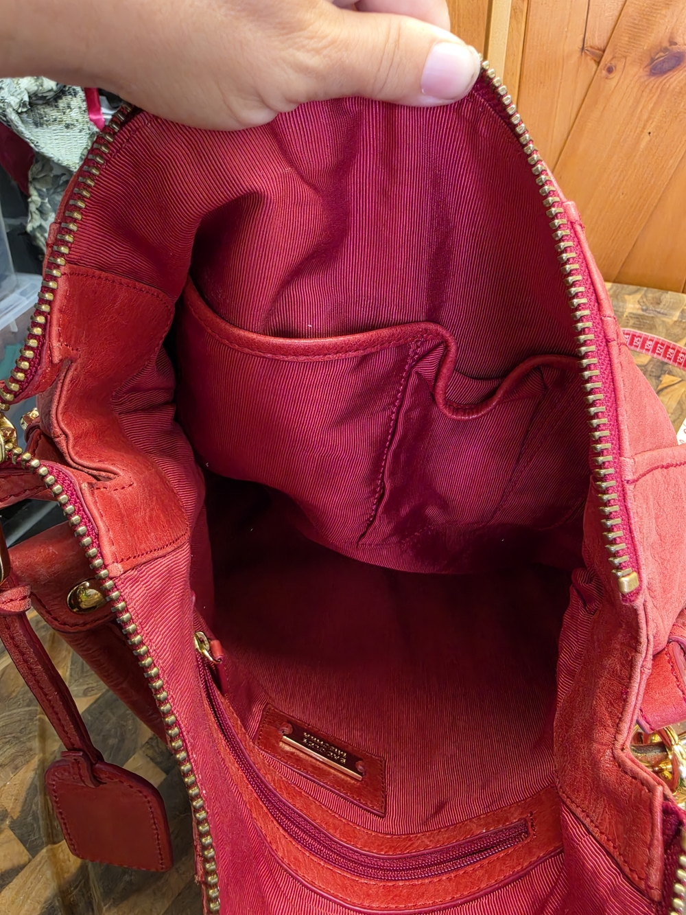 Badgley Mischka Women's Red Leather Shoulder Bag - Picture 7 of 11